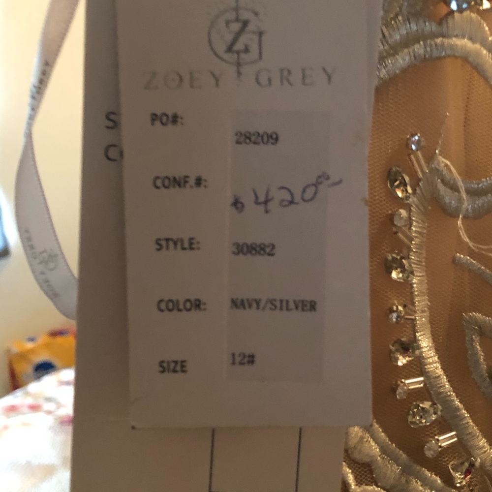 Gown - Picture 7 of 7